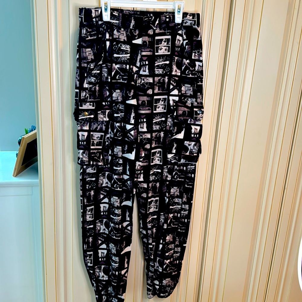 Streetwear Society black & white Cargo Pants- size M-graffiti NYC print